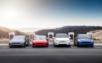Tesla делает 50% скидку на зарядку через свои станции