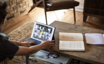 Zoom пользуется привилегиями от Apple