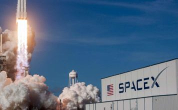 НАСА ставит на паузу контракт с SpaceX