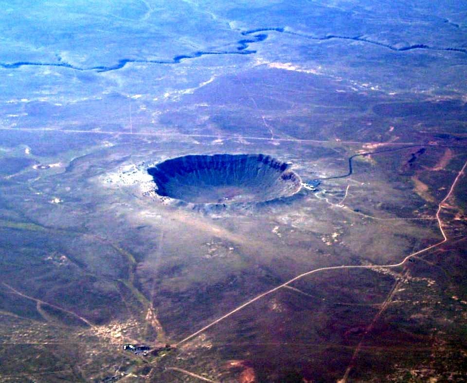 Самый крупный кратер на земле. Кратер в штате Аризона. Кратер Бэрринджера. Аризонский кратер метеорит. Метеоритный кратер в Аризоне.