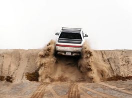 Rivian откладывает запуск R1T до сентября