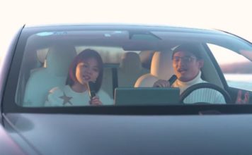 Tesla представила фирменный микрофон для караоке