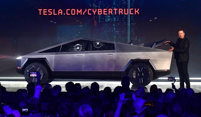 Tesla опять откладывает релиз Cybertruck на год
