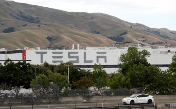Власти США обнаружили доказательства расизма на заводе Tesla