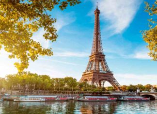 Автобусна подорож із Києва до Парижа