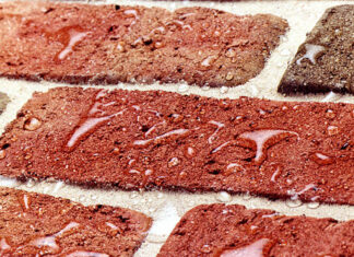 Гідрофобізатори в будівництві: що це, навіщо і як вибрати ефективний захист