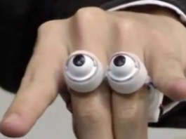 Кольца в виде забавных роботов помогают в общении